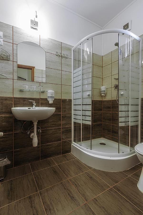 Aranypatkó Fogadó-Étterem Győrújbarát Exterior foto