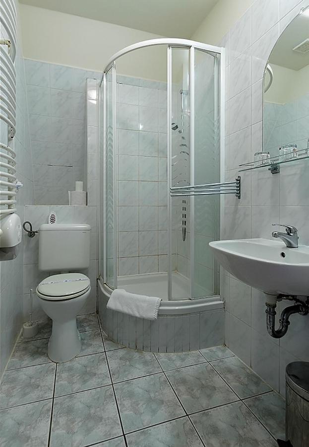 Aranypatkó Fogadó-Étterem Győrújbarát Exterior foto